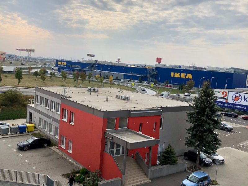 PREDAJ nebytových priestorov pri nákupných obchodných centrách AVION, KORZO, IKEA a letisku v lokalite Bratislava - Ružinov